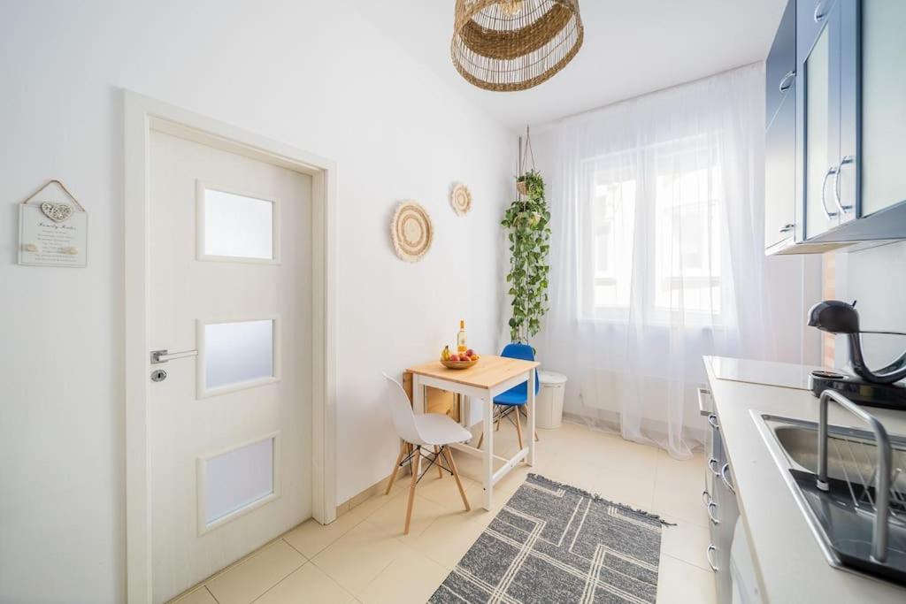 Bohohome 2 Next To The Main Street 소피아 외부 사진